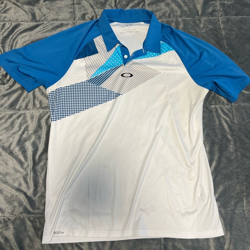 Mens Oakley golf polo. Large.